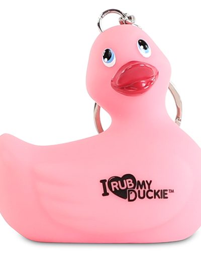 E28997 1 400x533 - I Rub My Duckie | obesek v obliki račke (Pink)