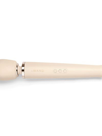 E28194 400x533 - Le Wand - Powerful Plug-In vibracijski masažer Cream